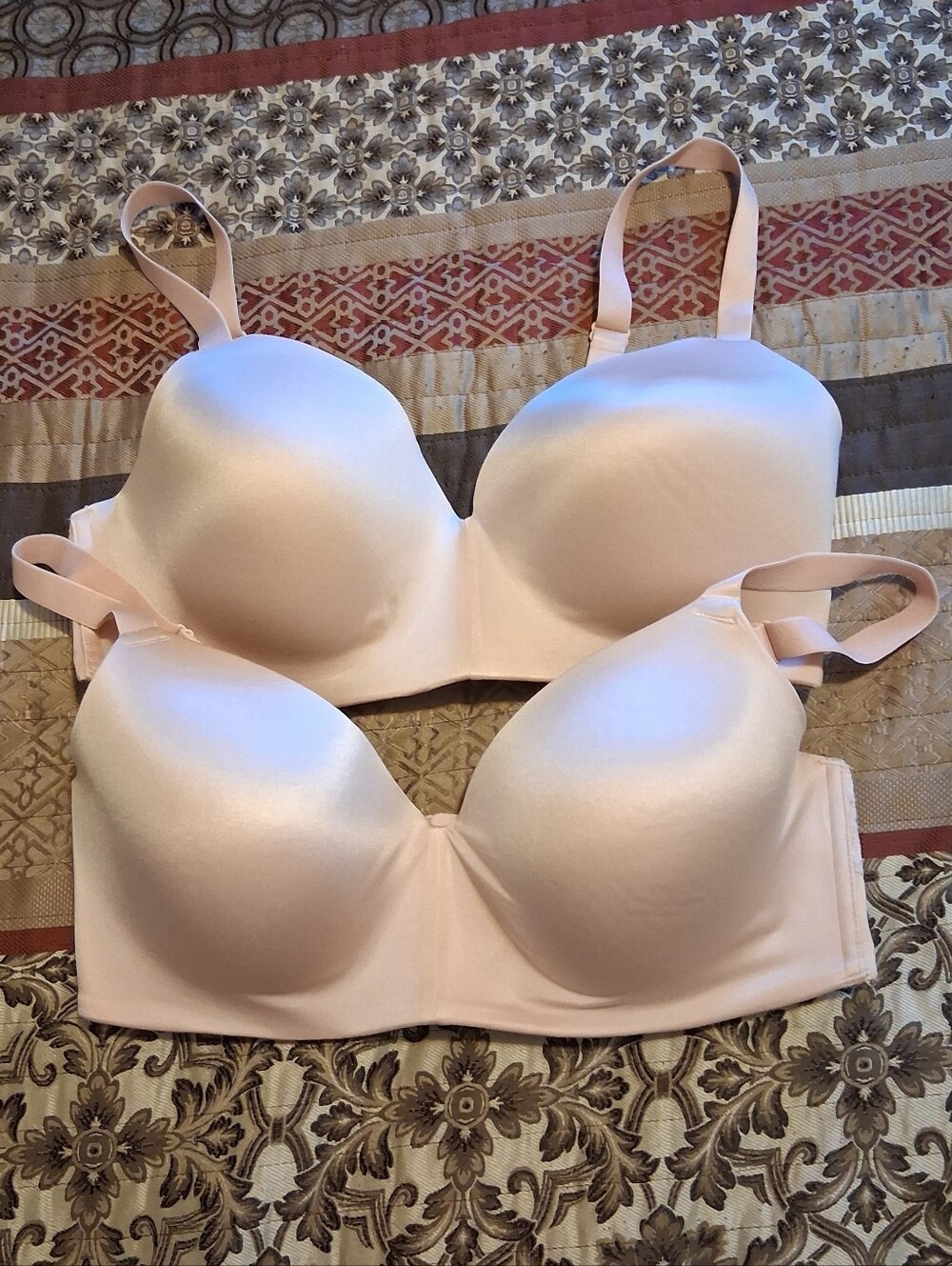 Btempt'd Set 2pcs Women Bra Wireless Sz38DD Light Pink Soft Comfortable Relax